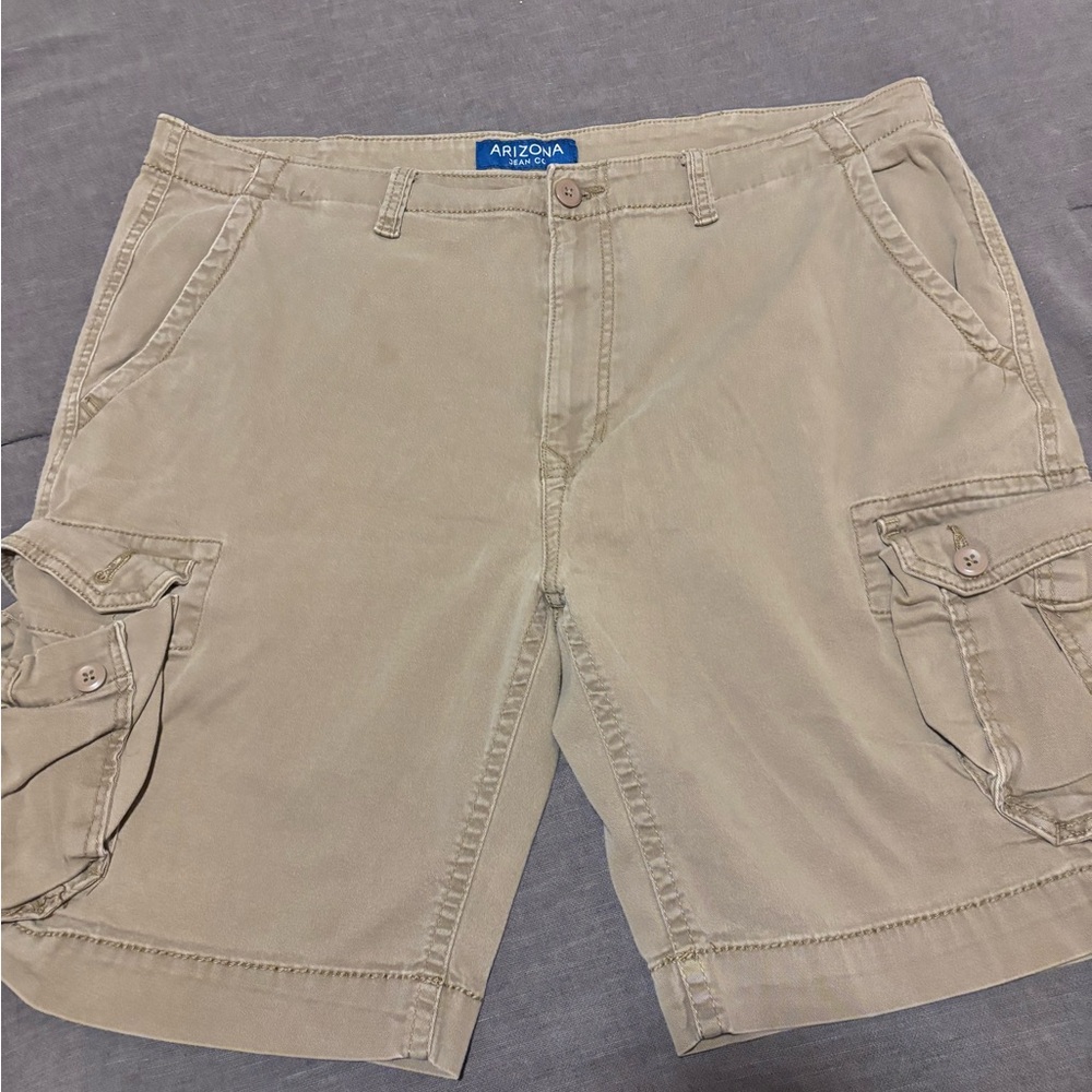 Arizona Jean Company Men's Beige Cargo Shorts